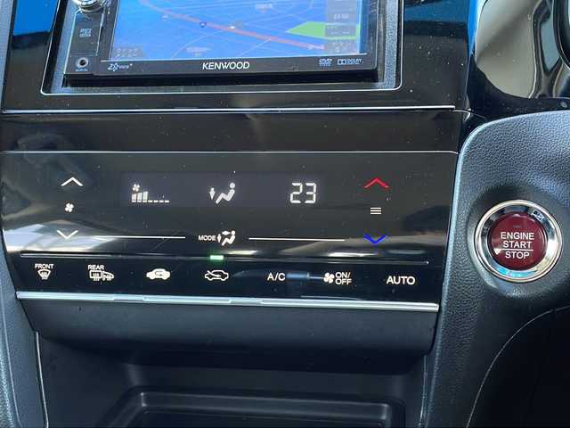 ホンダ シャトル G 青森県 2016(平28)年 11.7万km ティンテッドシルバーM 4WD/社外メモリナビ・ワンセグTV/CD・DVD・SD・AUX/バックカメラ/ワイパーデアイサー/純正エンジンスターター/ETC/電動格納ミラー/横滑り防止装置/スマートキー/プッシュスタート