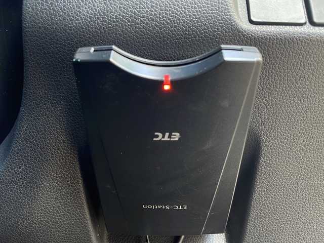 ホンダ シャトル G 青森県 2016(平28)年 11.7万km ティンテッドシルバーM 4WD/社外メモリナビ・ワンセグTV/CD・DVD・SD・AUX/バックカメラ/ワイパーデアイサー/純正エンジンスターター/ETC/電動格納ミラー/横滑り防止装置/スマートキー/プッシュスタート