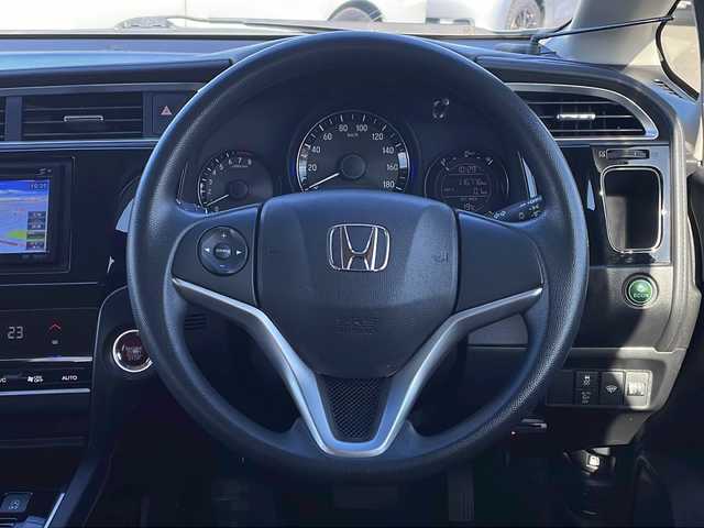 ホンダ シャトル G 青森県 2016(平28)年 11.7万km ティンテッドシルバーM 4WD/社外メモリナビ・ワンセグTV/CD・DVD・SD・AUX/バックカメラ/ワイパーデアイサー/純正エンジンスターター/ETC/電動格納ミラー/横滑り防止装置/スマートキー/プッシュスタート