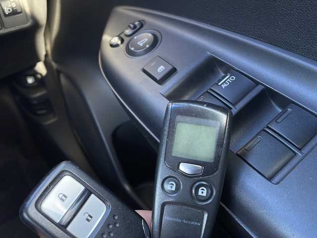 ホンダ シャトル G 青森県 2016(平28)年 11.7万km ティンテッドシルバーM 4WD/社外メモリナビ・ワンセグTV/CD・DVD・SD・AUX/バックカメラ/ワイパーデアイサー/純正エンジンスターター/ETC/電動格納ミラー/横滑り防止装置/スマートキー/プッシュスタート