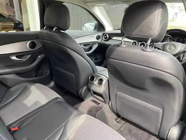 メルセデス・ベンツ Ｃ１８０ アバンギャルド 福岡県 2015(平27)年 7.4万km オブシディアンブラック 純正ナビ/CD/DVD/TV/Bカメラ/ACC/レーンキープ/ブラインドスポット/黒半革シート/パワーシート/シートヒーター/アンビエントライト/ステアリングアシスト/ETC/LEDヘッドライト/オートライト/取扱説明書/保証書/スマートキー