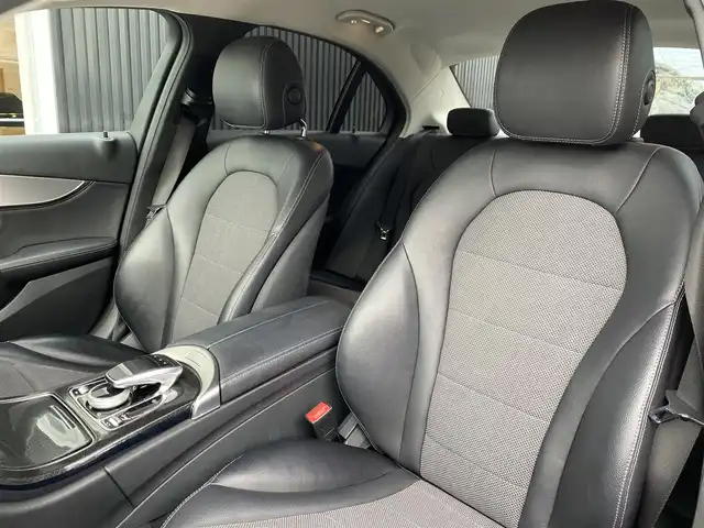 メルセデス・ベンツ Ｃ１８０ アバンギャルド 福岡県 2015(平27)年 7.4万km オブシディアンブラック 純正ナビ/CD/DVD/TV/Bカメラ/ACC/レーンキープ/ブラインドスポット/黒半革シート/パワーシート/シートヒーター/アンビエントライト/ステアリングアシスト/ETC/LEDヘッドライト/オートライト/取扱説明書/保証書/スマートキー