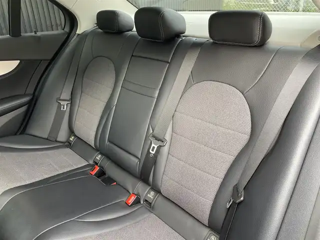 メルセデス・ベンツ Ｃ１８０ アバンギャルド 福岡県 2015(平27)年 7.4万km オブシディアンブラック 純正ナビ/CD/DVD/TV/Bカメラ/ACC/レーンキープ/ブラインドスポット/黒半革シート/パワーシート/シートヒーター/アンビエントライト/ステアリングアシスト/ETC/LEDヘッドライト/オートライト/取扱説明書/保証書/スマートキー