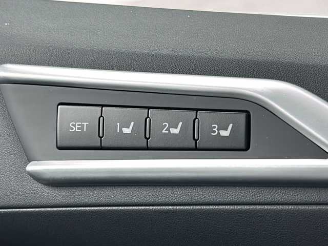 トヨタ ヴェルファイア Z Gエディション 三重県 2018(平30)年 5.7万km ホワイトパールクリスタルシャイン ツインムーンルーフ/トヨタセーフティセンス/・プリクラッシュセーフティ/・レーンディパーチャーアラート/・オートマチックハイビーム/・ロードサインアシスト/・先行車発進告知/レーダークルーズコントロール/クリアランスソナー/両側パワースライドドア/アルパインナビ１１型BIGX：EX11Z/・フルセグ/CD/DVD/SD/Bluetooth/バックカメラ/革巻きステアリング/ステアリングスイッチ/ステアリングヒーター/パワーバックドア/合皮シート/シートヒーター/ベンチレーション/パワーシート/オットマン/LEDヘッドライト/フォグランプ/前後ドライブレコーダー（ZDR-015）/ETC/純正18インチアルミホイール/W+サイド+カーテンエアバック
