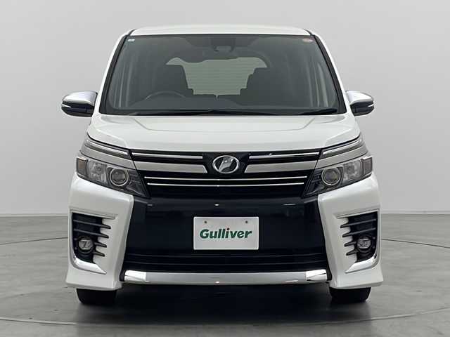 トヨタ ヴォクシー ZS 煌Ⅱ 群馬県 2017(平29)年 6.4万km ホワイトパールクリスタルシャイン ９型ナビ　１０．１型後席モニター　衝突被害軽減ブレーキ　バックカメラ　両側電動スライドドア　ツィーター　プリクラッシュセーフティ　レーンキープアシスト　オートライト　ＬＥＤヘッドライト　禁煙車