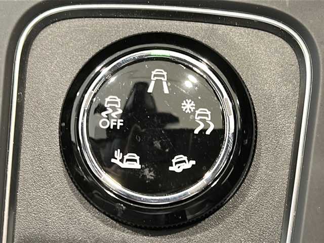 シトロエン シトロエン Ｃ５ エアクロス シャイン ブルーHDi 新潟県 2020(令2)年 2.6万km ブランナクレ 純正ディスプレイオーディオ/・Bluetooth/USB/AM/FM/Android Auto)/純正ナビ/フルセグTV/リアビューカメラ/前後ドライブレコーダー/アクティブセーフティブレーキ/レーンキープアシスト/ブラインドスポットモニター/アダプティブクルーズコントロール/インテリジェントハイビーム/トラフィックサインインフォメーション/ハンズフリー電動テールゲート/アンビエンスライト/ハーフレザーシート/運転席パワーシート/フロント社外シートヒーター/パドルシフト/LEDヘッドライト/ダウンヒルアシスト/ワイヤレスチャージャー/ETC