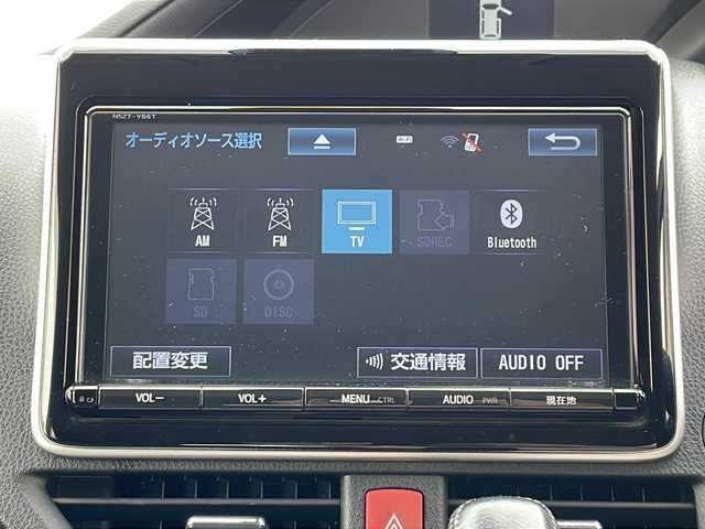 トヨタ ノア Si 道北・旭川 2017(平29)年 5万km ホワイトパールクリスタルシャイン 純正９インチナビ/CD/DVD/SD/BT/フルセグ/バックカメラ/片側パワースライドドア/オートライト/オートハイビーム/ビルトインETC/アイドリングストップ/横滑り防止/トヨタセーフティセンス/レーントレーシングアシスト/衝突軽減ブレーキ/先行車発進お知らせ機能/オートマチックハイビーム/LEDヘッドライト/革巻きステアリング/ステアリングスイッチ/純正AW付き冬タイヤ積込/フロアマット/ドアバイザー/保証書