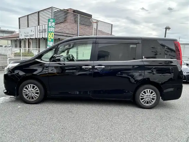 トヨタ エスクァイア Xi 奈良県 2016(平28)年 7.5万km ブラック 1オーナー/両側パワスラ/純正ディーラーナビ(NSZT-Y66T)/BT/CD/SD/TV//衝突軽減システム/レーンキープアシスト/横滑り防止装置/バックカメラ/ETC/ドラレコ/三列シート/ウォークスルー/LEDオートライト/MTモード付AT/ステアリングスイッチ/エコモード切替/保証書付