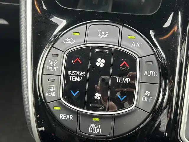 トヨタ エスクァイア Xi 奈良県 2016(平28)年 7.5万km ブラック 1オーナー/両側パワスラ/純正ディーラーナビ(NSZT-Y66T)/BT/CD/SD/TV//衝突軽減システム/レーンキープアシスト/横滑り防止装置/バックカメラ/ETC/ドラレコ/三列シート/ウォークスルー/LEDオートライト/MTモード付AT/ステアリングスイッチ/エコモード切替/保証書付