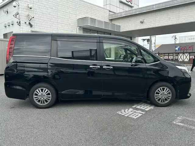 トヨタ エスクァイア Xi 奈良県 2016(平28)年 7.5万km ブラック 1オーナー/両側パワスラ/純正ディーラーナビ(NSZT-Y66T)/BT/CD/SD/TV//衝突軽減システム/レーンキープアシスト/横滑り防止装置/バックカメラ/ETC/ドラレコ/三列シート/ウォークスルー/LEDオートライト/MTモード付AT/ステアリングスイッチ/エコモード切替/保証書付