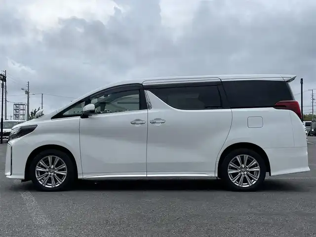 トヨタ アルファード S タイプゴールド 道央・札幌 2021(令3)年 7.2万km ホワイトパールクリスタルシャイン ４WD/純正メーカーナビ/CD/DVD/BT/フルセグ/純正フリップダウンモニター/トヨタセーフティセンス/プリクラッシュセーフティ/横滑り防止装置/レーダークルーズコントロール/レーンキープアシスト/クリアランスソナー/パーキングサポートブレーキ/ロードサインアシスト/バックカメラ/ビルトインETC/ドライブレコーダー/アイドリングストップ/ECOMODE/両側パワースライドドア/パワーバックドア/ハーフレザーシート/2列目オットマン/革巻きウッドコンビステアリング/ステアリングリモコン/電動パーキング/ブレーキホールド/MTモード付AT/プッシュスタート/スマートキー/LEDヘッドライト/オートライト/オートハイビーム/フォグランプ/電動格納ミラー/ウィンカーミラー/純正フロアマット/ドアバイザー/スペアキー