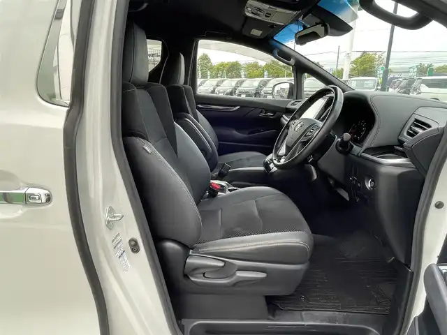トヨタ アルファード S タイプゴールド 道央・札幌 2021(令3)年 7.2万km ホワイトパールクリスタルシャイン ４WD/純正メーカーナビ/CD/DVD/BT/フルセグ/純正フリップダウンモニター/トヨタセーフティセンス/プリクラッシュセーフティ/横滑り防止装置/レーダークルーズコントロール/レーンキープアシスト/クリアランスソナー/パーキングサポートブレーキ/ロードサインアシスト/バックカメラ/ビルトインETC/ドライブレコーダー/アイドリングストップ/ECOMODE/両側パワースライドドア/パワーバックドア/ハーフレザーシート/2列目オットマン/革巻きウッドコンビステアリング/ステアリングリモコン/電動パーキング/ブレーキホールド/MTモード付AT/プッシュスタート/スマートキー/LEDヘッドライト/オートライト/オートハイビーム/フォグランプ/電動格納ミラー/ウィンカーミラー/純正フロアマット/ドアバイザー/スペアキー