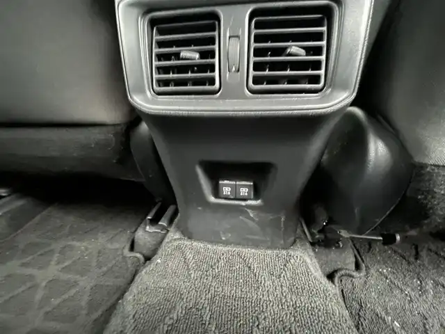 トヨタ ＲＡＶ４ ハイブリッドX 福岡県 2020(令2)年 8.5万km ホワイトパールクリスタルシャイン 純正９型SDナビ(フルセグTV/CD/DVD/BT)/バックカメラ/トヨタセーフティー/コーナーセンサー/BSM/レーダークルコン/ドラレコ/ETC/純正LEDヘッドライト/純正フロアマット/純正17インチアルミホイール/スマートキー/プッシュスタート