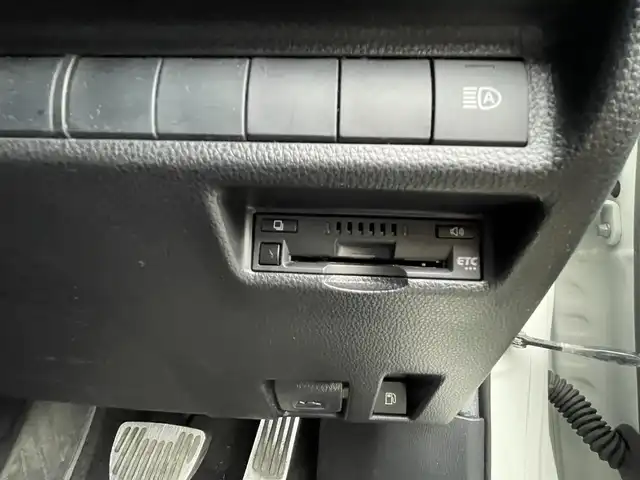 トヨタ ＲＡＶ４ ハイブリッドX 福岡県 2020(令2)年 8.5万km ホワイトパールクリスタルシャイン 純正９型SDナビ(フルセグTV/CD/DVD/BT)/バックカメラ/トヨタセーフティー/コーナーセンサー/BSM/レーダークルコン/ドラレコ/ETC/純正LEDヘッドライト/純正フロアマット/純正17インチアルミホイール/スマートキー/プッシュスタート