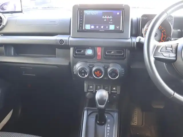 スズキ ジムニー シエラ JC 神奈川県 2022(令4)年 1.9万km ピュアホワイトP ワンオーナー/リフトアップ/デルタフォースAW１６インチ/JAOSサイドステップシール/社外オーディオ/Bluetooth/フロントカメラ/サイドカメラ/バックカメラ/プッシュスタート/ETC/ドライブレコーダー/保証書/取説/スペアスマートキー/記録(R.4.5.6.7)