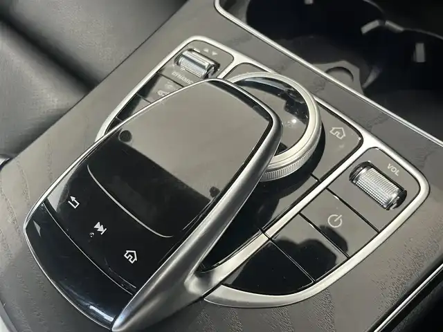 メルセデス・ベンツ Ｃ２００ アバンギャルド AMGライン 静岡県 2019(令1)年 4.6万km ダイヤモンドホワイト 純正10.25型HDDナビ/（フルセグTV/BT/AM/FM/CarPlay）/バックモニター/アクティブブレーキアシスト/ACC/パドルシフト/シートヒーター/コーナーセンサー/前後ドラレコ/ETC2.0/BSM/インテリジェントライトシステム/コンフォートエントリー/スペアキー/EQ Power Charge/エアサス搭載車