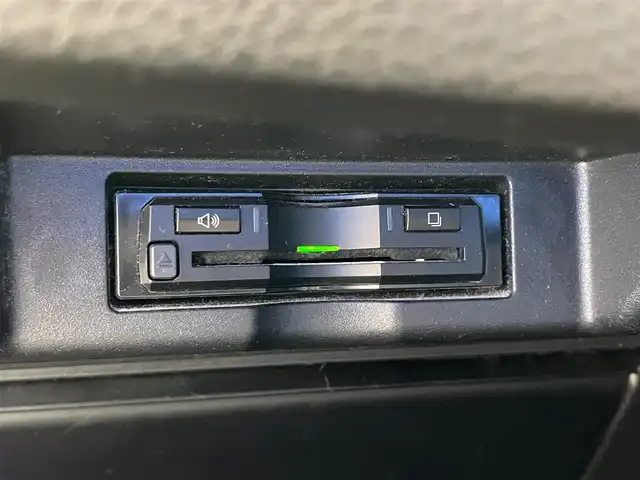 トヨタ ハリアー ハイブリッド プレミアム 岩手県 2015(平27)年 11.8万km ブラック ４WD/ALPINE９インチナビ（Bluetooth CD DVD フルセグ）/クルーズコントロール/レーンアシスト/プリクラッシュセーフティ/コーナーセンサー/MT付きAT/パワーバックドア/パワーシート/ドライブレコーダー/ETC/横滑り防止装置/オートハイビーム/バックカメラ/アイドリングストップ/車両接近通報装置/LEDヘッドライト/純正１８インチアルミホイール