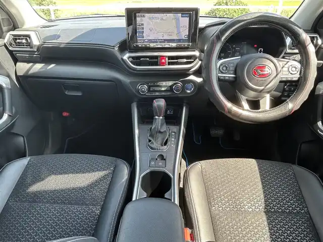 ダイハツ ロッキー プレミアム G HEV 佐賀県 2022(令4)年 2.5万km シャイニングホワイトパール /ワンオーナー//純正9型プレミアムメモリーナビ//バックカメラ//フルセグTV/DVD/USB/HDMI//Bluetooth/TVキャンセラー//ナビ連動ドライブレコーダー//ハーフレザーシート//シートヒーター//電動パーキングブレーキ//オートブレーキホールド//ETC//スマートキー//AC１００V//スマートアシスト//先行者発進お知らせ//衝突警報//車線逸脱警報//ステアリングアシスト//標識認識//ふらつき警報//追従型オートクルーズコントロール//S-PDL（スマートペダル）//新車保証書//取扱説明書//スペアキー