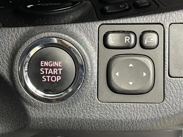 トヨタ ヴィッツ F セーフティーエディションⅢ 埼玉県 2019(平31)年 7.2万km ホワイトパールクリスタルシャイン 社外7インチナビ（AVIC-CZ700）/フルセグTV/バックカメラ/ビルトインETC/電動格納ミラー/アイドリングストップ/オートライト/オートハイビーム/ドラレコ前後/LEDヘッドライト/LEDフォグランプ/取扱説明書/記録簿/スペアキー