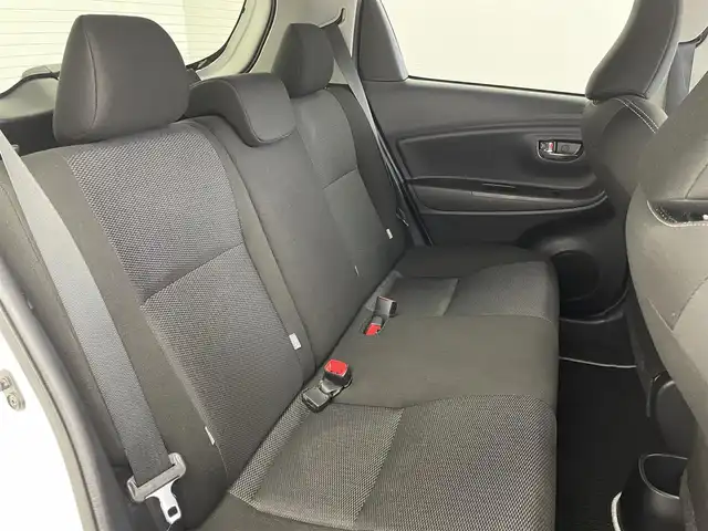 トヨタ ヴィッツ F セーフティーエディションⅢ 埼玉県 2019(平31)年 7.2万km ホワイトパールクリスタルシャイン 社外7インチナビ（AVIC-CZ700）/フルセグTV/バックカメラ/ビルトインETC/電動格納ミラー/アイドリングストップ/オートライト/オートハイビーム/ドラレコ前後/LEDヘッドライト/LEDフォグランプ/取扱説明書/記録簿/スペアキー