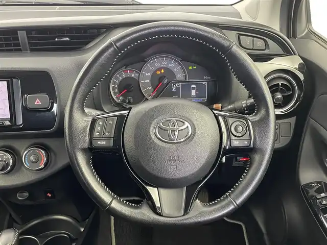 トヨタ ヴィッツ F セーフティーエディションⅢ 埼玉県 2019(平31)年 7.2万km ホワイトパールクリスタルシャイン 社外7インチナビ（AVIC-CZ700）/フルセグTV/バックカメラ/ビルトインETC/電動格納ミラー/アイドリングストップ/オートライト/オートハイビーム/ドラレコ前後/LEDヘッドライト/LEDフォグランプ/取扱説明書/記録簿/スペアキー