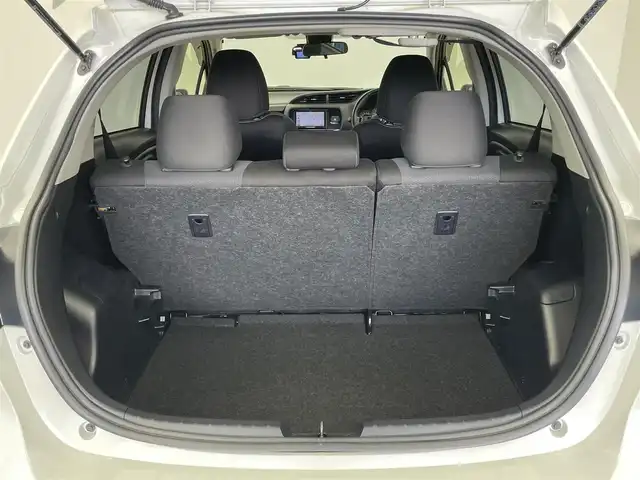 トヨタ ヴィッツ F セーフティーエディションⅢ 埼玉県 2019(平31)年 7.2万km ホワイトパールクリスタルシャイン 社外7インチナビ（AVIC-CZ700）/フルセグTV/バックカメラ/ビルトインETC/電動格納ミラー/アイドリングストップ/オートライト/オートハイビーム/ドラレコ前後/LEDヘッドライト/LEDフォグランプ/取扱説明書/記録簿/スペアキー