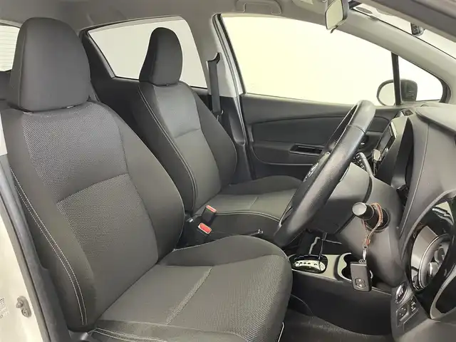 トヨタ ヴィッツ F セーフティーエディションⅢ 埼玉県 2019(平31)年 7.2万km ホワイトパールクリスタルシャイン 社外7インチナビ（AVIC-CZ700）/フルセグTV/バックカメラ/ビルトインETC/電動格納ミラー/アイドリングストップ/オートライト/オートハイビーム/ドラレコ前後/LEDヘッドライト/LEDフォグランプ/取扱説明書/記録簿/スペアキー