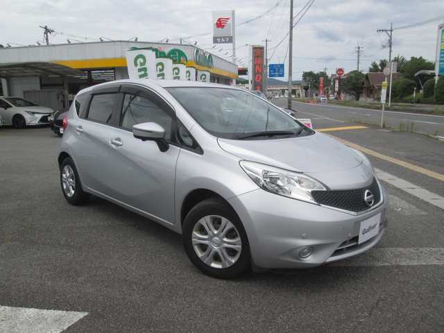 日産 ノート XVセレ +セーフ 広島県 2014(平26)年 8万km ブリリアントシルバー 純正メモリーナビ/エマージェンシーブレーキ/アラウンドビューモニター/コーナーセンサー/スマートキー
