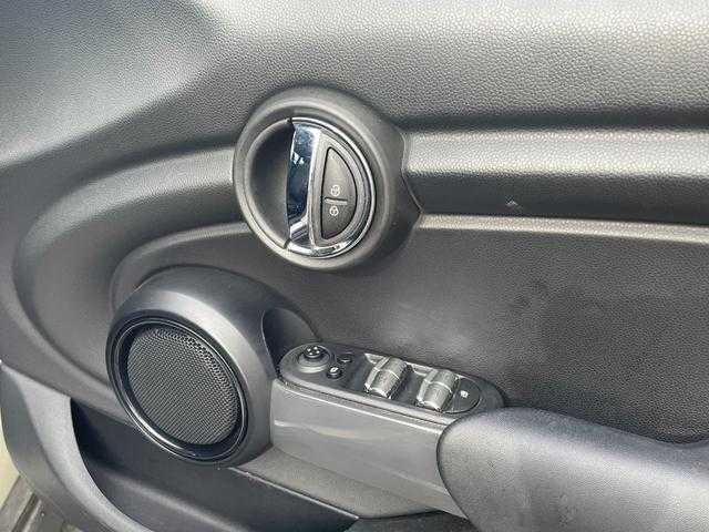 ＭＩＮＩ ミニ ヴィクトリア 埼玉県 2020(令2)年 4.3万km ペッパー・ホワイト 純正HDDナビ/(Bluetooth/USB)/バックカメラ　/インテリジェントセーフティー/純正１５インチアルミホイール/純正ドライブレコーダー/ＬＥＤヘッドライト/ＥＴＣ