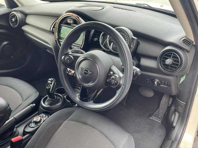 ＭＩＮＩ ミニ ヴィクトリア 埼玉県 2020(令2)年 4.3万km ペッパー・ホワイト 純正HDDナビ/(Bluetooth/USB)/バックカメラ　/インテリジェントセーフティー/純正１５インチアルミホイール/純正ドライブレコーダー/ＬＥＤヘッドライト/ＥＴＣ