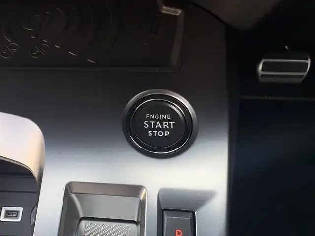 プジョー ３０８ GTハイブリッド 三重県 2022(令4)年 1.4万km 緑 ♪ワンオーナー /♪走行13504km/ターボ/充電ケーブル有/アクティブセーフティブレーキ/レーンキープアシスト/リアクロストラフィックアラート/インテリジェントハイビーム/レーダークルーズコントロール/コーナーセンサー/ハーフレザーシート/前席シートヒーター/D席メモリ付パワーシート /スマートキー×2/プッシュスタート/純正ナビ/・USB/・Bluetoothオーディオ/・Apple Car Play/・Android Auto/・バック/サイド/カーテンエアバック/・360°カメラ/ワイヤレス充電/純正18インチAW/LEDヘッドライト/リアフォグライト/オートライト/オートワイパー/ウィンカーミラー/オートリトラクタブルミラー/革巻ステアリング/ステアリングスイッチ/パドルシフト/プライバシーガラス/フロアマット/ETC/サイド/カーテンエアバック