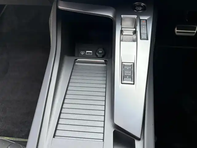 プジョー ３０８ GTハイブリッド 三重県 2022(令4)年 1.4万km 緑 ♪ワンオーナー /♪走行13504km/ターボ/充電ケーブル有/アクティブセーフティブレーキ/レーンキープアシスト/リアクロストラフィックアラート/インテリジェントハイビーム/レーダークルーズコントロール/コーナーセンサー/ハーフレザーシート/前席シートヒーター/D席メモリ付パワーシート /スマートキー×2/プッシュスタート/純正ナビ/・USB/・Bluetoothオーディオ/・Apple Car Play/・Android Auto/・バック/サイド/カーテンエアバック/・360°カメラ/ワイヤレス充電/純正18インチAW/LEDヘッドライト/リアフォグライト/オートライト/オートワイパー/ウィンカーミラー/オートリトラクタブルミラー/革巻ステアリング/ステアリングスイッチ/パドルシフト/プライバシーガラス/フロアマット/ETC/サイド/カーテンエアバック
