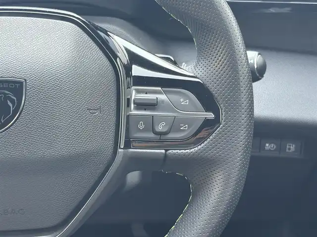 プジョー ３０８ GTハイブリッド 三重県 2022(令4)年 1.4万km 緑 ♪ワンオーナー /♪走行13504km/ターボ/充電ケーブル有/アクティブセーフティブレーキ/レーンキープアシスト/リアクロストラフィックアラート/インテリジェントハイビーム/レーダークルーズコントロール/コーナーセンサー/ハーフレザーシート/前席シートヒーター/D席メモリ付パワーシート /スマートキー×2/プッシュスタート/純正ナビ/・USB/・Bluetoothオーディオ/・Apple Car Play/・Android Auto/・バック/サイド/カーテンエアバック/・360°カメラ/ワイヤレス充電/純正18インチAW/LEDヘッドライト/リアフォグライト/オートライト/オートワイパー/ウィンカーミラー/オートリトラクタブルミラー/革巻ステアリング/ステアリングスイッチ/パドルシフト/プライバシーガラス/フロアマット/ETC/サイド/カーテンエアバック