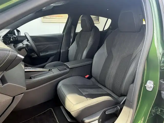 プジョー ３０８ GTハイブリッド 三重県 2022(令4)年 1.4万km 緑 ♪ワンオーナー /♪走行13504km/ターボ/充電ケーブル有/アクティブセーフティブレーキ/レーンキープアシスト/リアクロストラフィックアラート/インテリジェントハイビーム/レーダークルーズコントロール/コーナーセンサー/ハーフレザーシート/前席シートヒーター/D席メモリ付パワーシート /スマートキー×2/プッシュスタート/純正ナビ/・USB/・Bluetoothオーディオ/・Apple Car Play/・Android Auto/・バック/サイド/カーテンエアバック/・360°カメラ/ワイヤレス充電/純正18インチAW/LEDヘッドライト/リアフォグライト/オートライト/オートワイパー/ウィンカーミラー/オートリトラクタブルミラー/革巻ステアリング/ステアリングスイッチ/パドルシフト/プライバシーガラス/フロアマット/ETC/サイド/カーテンエアバック