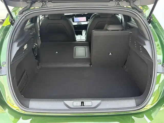 プジョー ３０８ GTハイブリッド 三重県 2022(令4)年 1.4万km 緑 ♪ワンオーナー /♪走行13504km/ターボ/充電ケーブル有/アクティブセーフティブレーキ/レーンキープアシスト/リアクロストラフィックアラート/インテリジェントハイビーム/レーダークルーズコントロール/コーナーセンサー/ハーフレザーシート/前席シートヒーター/D席メモリ付パワーシート /スマートキー×2/プッシュスタート/純正ナビ/・USB/・Bluetoothオーディオ/・Apple Car Play/・Android Auto/・バック/サイド/カーテンエアバック/・360°カメラ/ワイヤレス充電/純正18インチAW/LEDヘッドライト/リアフォグライト/オートライト/オートワイパー/ウィンカーミラー/オートリトラクタブルミラー/革巻ステアリング/ステアリングスイッチ/パドルシフト/プライバシーガラス/フロアマット/ETC/サイド/カーテンエアバック
