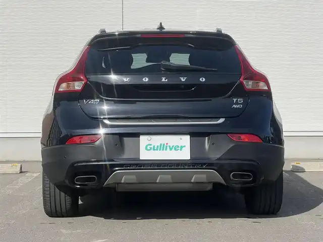 ボルボ Ｖ４０ クロスカントリー T5 AWD 秋田県 2013(平25)年 11.1万km ブラックサファイアメタリック ４WD/ターボ/衝突軽減システム/純正HDDナビ（DVD/CD再生不可能）/フルセグ/バックカメラ/ボルボ純正１７インチアルミ（夏タイヤ装着）/スマートキー/アイドリングストップ/プッシュスタート/MTモード付AT/パークアシスト/アダプティブ・クルーズコントロール追従走行有/レーンキーピング・エンド/ヒルディセント・コントロール/アダプティブ・フロントライティングシステム/ブラインドスポットインフォーメーション・システム/ステアリングスイッチ/前席シートヒーター/運転席パワーシート/メモリー付パワーシート/ルーフレール/ETC/社外フロアマット/オートライト/オートエアコン/パワーステアリング/パワーウィンドウ/ヘッドライトレベライザー/横滑り防止/盗難防止装置/電動格納ウィンカーミラー/保証書/取扱説明書/記録簿/スペアキー×１
