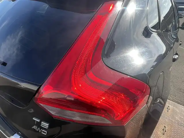 ボルボ Ｖ４０ クロスカントリー T5 AWD 秋田県 2013(平25)年 11.1万km ブラックサファイアメタリック ４WD/ターボ/衝突軽減システム/純正HDDナビ（DVD/CD再生不可能）/フルセグ/バックカメラ/ボルボ純正１７インチアルミ（夏タイヤ装着）/スマートキー/アイドリングストップ/プッシュスタート/MTモード付AT/パークアシスト/アダプティブ・クルーズコントロール追従走行有/レーンキーピング・エンド/ヒルディセント・コントロール/アダプティブ・フロントライティングシステム/ブラインドスポットインフォーメーション・システム/ステアリングスイッチ/前席シートヒーター/運転席パワーシート/メモリー付パワーシート/ルーフレール/ETC/社外フロアマット/オートライト/オートエアコン/パワーステアリング/パワーウィンドウ/ヘッドライトレベライザー/横滑り防止/盗難防止装置/電動格納ウィンカーミラー/保証書/取扱説明書/記録簿/スペアキー×１