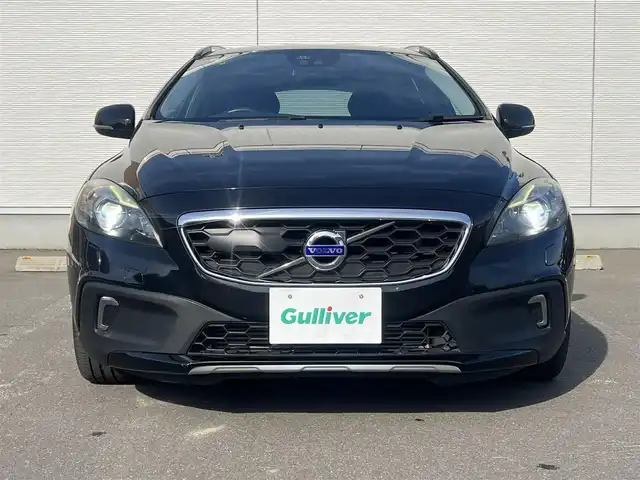 ボルボ Ｖ４０ クロスカントリー T5 AWD 秋田県 2013(平25)年 11.1万km ブラックサファイアメタリック ４WD/ターボ/衝突軽減システム/純正HDDナビ（DVD/CD再生不可能）/フルセグ/バックカメラ/ボルボ純正１７インチアルミ（夏タイヤ装着）/スマートキー/アイドリングストップ/プッシュスタート/MTモード付AT/パークアシスト/アダプティブ・クルーズコントロール追従走行有/レーンキーピング・エンド/ヒルディセント・コントロール/アダプティブ・フロントライティングシステム/ブラインドスポットインフォーメーション・システム/ステアリングスイッチ/前席シートヒーター/運転席パワーシート/メモリー付パワーシート/ルーフレール/ETC/社外フロアマット/オートライト/オートエアコン/パワーステアリング/パワーウィンドウ/ヘッドライトレベライザー/横滑り防止/盗難防止装置/電動格納ウィンカーミラー/保証書/取扱説明書/記録簿/スペアキー×１