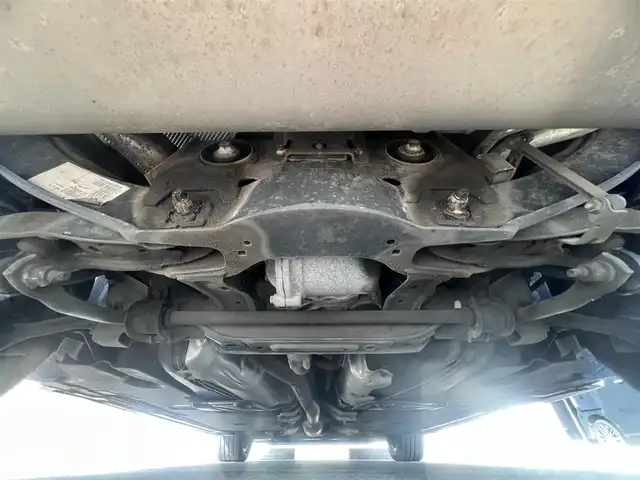 ボルボ Ｖ４０ クロスカントリー T5 AWD 秋田県 2013(平25)年 11.1万km ブラックサファイアメタリック ４WD/ターボ/衝突軽減システム/純正HDDナビ（DVD/CD再生不可能）/フルセグ/バックカメラ/ボルボ純正１７インチアルミ（夏タイヤ装着）/スマートキー/アイドリングストップ/プッシュスタート/MTモード付AT/パークアシスト/アダプティブ・クルーズコントロール追従走行有/レーンキーピング・エンド/ヒルディセント・コントロール/アダプティブ・フロントライティングシステム/ブラインドスポットインフォーメーション・システム/ステアリングスイッチ/前席シートヒーター/運転席パワーシート/メモリー付パワーシート/ルーフレール/ETC/社外フロアマット/オートライト/オートエアコン/パワーステアリング/パワーウィンドウ/ヘッドライトレベライザー/横滑り防止/盗難防止装置/電動格納ウィンカーミラー/保証書/取扱説明書/記録簿/スペアキー×１