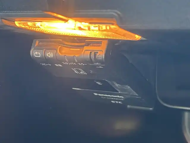 ボルボ Ｖ４０ クロスカントリー T5 AWD 秋田県 2013(平25)年 11.1万km ブラックサファイアメタリック ４WD/ターボ/衝突軽減システム/純正HDDナビ（DVD/CD再生不可能）/フルセグ/バックカメラ/ボルボ純正１７インチアルミ（夏タイヤ装着）/スマートキー/アイドリングストップ/プッシュスタート/MTモード付AT/パークアシスト/アダプティブ・クルーズコントロール追従走行有/レーンキーピング・エンド/ヒルディセント・コントロール/アダプティブ・フロントライティングシステム/ブラインドスポットインフォーメーション・システム/ステアリングスイッチ/前席シートヒーター/運転席パワーシート/メモリー付パワーシート/ルーフレール/ETC/社外フロアマット/オートライト/オートエアコン/パワーステアリング/パワーウィンドウ/ヘッドライトレベライザー/横滑り防止/盗難防止装置/電動格納ウィンカーミラー/保証書/取扱説明書/記録簿/スペアキー×１