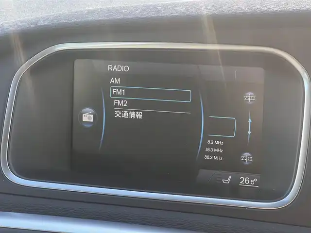 ボルボ Ｖ４０ クロスカントリー T5 AWD 秋田県 2013(平25)年 11.1万km ブラックサファイアメタリック ４WD/ターボ/衝突軽減システム/純正HDDナビ（DVD/CD再生不可能）/フルセグ/バックカメラ/ボルボ純正１７インチアルミ（夏タイヤ装着）/スマートキー/アイドリングストップ/プッシュスタート/MTモード付AT/パークアシスト/アダプティブ・クルーズコントロール追従走行有/レーンキーピング・エンド/ヒルディセント・コントロール/アダプティブ・フロントライティングシステム/ブラインドスポットインフォーメーション・システム/ステアリングスイッチ/前席シートヒーター/運転席パワーシート/メモリー付パワーシート/ルーフレール/ETC/社外フロアマット/オートライト/オートエアコン/パワーステアリング/パワーウィンドウ/ヘッドライトレベライザー/横滑り防止/盗難防止装置/電動格納ウィンカーミラー/保証書/取扱説明書/記録簿/スペアキー×１