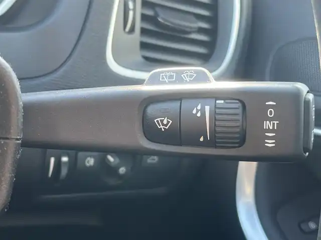 ボルボ Ｖ４０ クロスカントリー T5 AWD 秋田県 2013(平25)年 11.1万km ブラックサファイアメタリック ４WD/ターボ/衝突軽減システム/純正HDDナビ（DVD/CD再生不可能）/フルセグ/バックカメラ/ボルボ純正１７インチアルミ（夏タイヤ装着）/スマートキー/アイドリングストップ/プッシュスタート/MTモード付AT/パークアシスト/アダプティブ・クルーズコントロール追従走行有/レーンキーピング・エンド/ヒルディセント・コントロール/アダプティブ・フロントライティングシステム/ブラインドスポットインフォーメーション・システム/ステアリングスイッチ/前席シートヒーター/運転席パワーシート/メモリー付パワーシート/ルーフレール/ETC/社外フロアマット/オートライト/オートエアコン/パワーステアリング/パワーウィンドウ/ヘッドライトレベライザー/横滑り防止/盗難防止装置/電動格納ウィンカーミラー/保証書/取扱説明書/記録簿/スペアキー×１