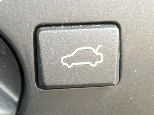 ボルボ Ｖ４０ クロスカントリー T5 AWD 秋田県 2013(平25)年 11.1万km ブラックサファイアメタリック ４WD/ターボ/衝突軽減システム/純正HDDナビ（DVD/CD再生不可能）/フルセグ/バックカメラ/ボルボ純正１７インチアルミ（夏タイヤ装着）/スマートキー/アイドリングストップ/プッシュスタート/MTモード付AT/パークアシスト/アダプティブ・クルーズコントロール追従走行有/レーンキーピング・エンド/ヒルディセント・コントロール/アダプティブ・フロントライティングシステム/ブラインドスポットインフォーメーション・システム/ステアリングスイッチ/前席シートヒーター/運転席パワーシート/メモリー付パワーシート/ルーフレール/ETC/社外フロアマット/オートライト/オートエアコン/パワーステアリング/パワーウィンドウ/ヘッドライトレベライザー/横滑り防止/盗難防止装置/電動格納ウィンカーミラー/保証書/取扱説明書/記録簿/スペアキー×１