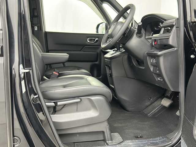 ホンダ ステップワゴン スパーダ 埼玉県 2024(令6)年 1.4万km クリスタルブラックパール 純正11.4インチナビ(LXM-247FLi)/・CD/DVD/Bluetooth/HDMI/フルセグTV/Musicrack/純正15.6インチリアモニター(VM-231FE)/マルチビューカメラ/両側電動スライドドア/ホンダセンシング/・衝突軽減システム/・誤発進抑制機能/・後方誤発進抑制機能/・アダプティブクルーズコントロール/・車線維持視線システム/・先行発進お知らせ機能/・ブラインドスポットインフォメーション/・標識認識機能/・オートハイブーム/前席シートヒーター/シートバックテーブル(運転席/助手席)/2列目キャプテンシート/電動パーキングブレーキ/ブレーキホールド/ステアリングスイッチ/パドルシフト/純正16インチアルミホイール/ETC/アイドリングストップ