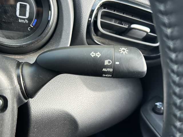 トヨタ ヤリス ハイブリッド Z 静岡県 2023(令5)年 1.3万km プラチナホワイトパールマイカ 純正ナビ/・ラジオ/USB/Bluetooth/Miracast/主要装備/・レーダークルーズコントロール　/・ドライブレコーダー　/・バックカメラ　/・ＥＴＣ　/・シートヒーター　/・レーンキープアシスト　/・オートライト　/・オートハイビーム　/・ステアリングヒーター　/・ＳＯＳコール　/・ＢＳＭ/・ステアリングリモコン/・ヒーテッドドアミラー/・純正アルミキャップ/・プリクラッシュセーフティー/・アイドリングストップ/・純正フロアマット/・LEDヘッドライト/・プッシュスタート/・スマートキー