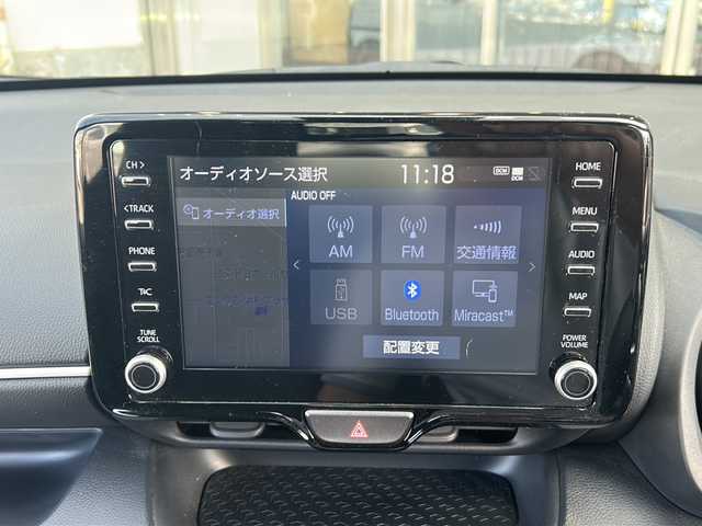 トヨタ ヤリス ハイブリッド Z 静岡県 2023(令5)年 1.3万km プラチナホワイトパールマイカ 純正ナビ/・ラジオ/USB/Bluetooth/Miracast/主要装備/・レーダークルーズコントロール　/・ドライブレコーダー　/・バックカメラ　/・ＥＴＣ　/・シートヒーター　/・レーンキープアシスト　/・オートライト　/・オートハイビーム　/・ステアリングヒーター　/・ＳＯＳコール　/・ＢＳＭ/・ステアリングリモコン/・ヒーテッドドアミラー/・純正アルミキャップ/・プリクラッシュセーフティー/・アイドリングストップ/・純正フロアマット/・LEDヘッドライト/・プッシュスタート/・スマートキー