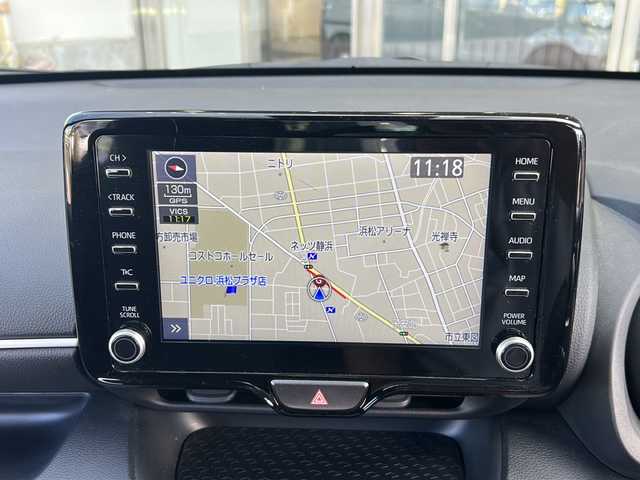 トヨタ ヤリス ハイブリッド Z 静岡県 2023(令5)年 1.3万km プラチナホワイトパールマイカ 純正ナビ/・ラジオ/USB/Bluetooth/Miracast/主要装備/・レーダークルーズコントロール　/・ドライブレコーダー　/・バックカメラ　/・ＥＴＣ　/・シートヒーター　/・レーンキープアシスト　/・オートライト　/・オートハイビーム　/・ステアリングヒーター　/・ＳＯＳコール　/・ＢＳＭ/・ステアリングリモコン/・ヒーテッドドアミラー/・純正アルミキャップ/・プリクラッシュセーフティー/・アイドリングストップ/・純正フロアマット/・LEDヘッドライト/・プッシュスタート/・スマートキー