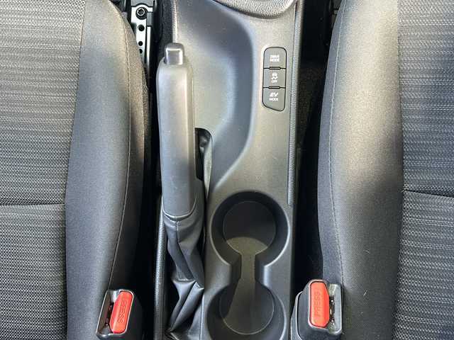 トヨタ ヤリス ハイブリッド Z 静岡県 2023(令5)年 1.3万km プラチナホワイトパールマイカ 純正ナビ/・ラジオ/USB/Bluetooth/Miracast/主要装備/・レーダークルーズコントロール　/・ドライブレコーダー　/・バックカメラ　/・ＥＴＣ　/・シートヒーター　/・レーンキープアシスト　/・オートライト　/・オートハイビーム　/・ステアリングヒーター　/・ＳＯＳコール　/・ＢＳＭ/・ステアリングリモコン/・ヒーテッドドアミラー/・純正アルミキャップ/・プリクラッシュセーフティー/・アイドリングストップ/・純正フロアマット/・LEDヘッドライト/・プッシュスタート/・スマートキー