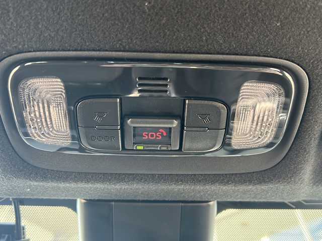 トヨタ ヤリス ハイブリッド Z 静岡県 2023(令5)年 1.3万km プラチナホワイトパールマイカ 純正ナビ/・ラジオ/USB/Bluetooth/Miracast/主要装備/・レーダークルーズコントロール　/・ドライブレコーダー　/・バックカメラ　/・ＥＴＣ　/・シートヒーター　/・レーンキープアシスト　/・オートライト　/・オートハイビーム　/・ステアリングヒーター　/・ＳＯＳコール　/・ＢＳＭ/・ステアリングリモコン/・ヒーテッドドアミラー/・純正アルミキャップ/・プリクラッシュセーフティー/・アイドリングストップ/・純正フロアマット/・LEDヘッドライト/・プッシュスタート/・スマートキー