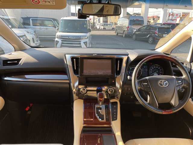 トヨタ ヴェルファイア ハイブリット V 埼玉県 2015(平27)年 13.2万km 黒 ・社外エアロ/・ワーク20インチアルミ/・純正ナビ　BT/TV/・後席モニター/・バック＆フロントカメラ/・ETC/・ドライブレコーダー/・電動パーキング/・両側パワースライドドア/・電動リアゲート/・ブレーキホールド/・ステアリングスイッチ/・レーダークルコン/・衝突軽減ブレーキ/・横滑り防止/・オットマン/・前席パワーシート/・シートメモリー/・純正フロアマット/・ドアバイザー/・ウッドコンビステアリング/・スマートキー×２/・プッシュスタート/・保証書/・取説